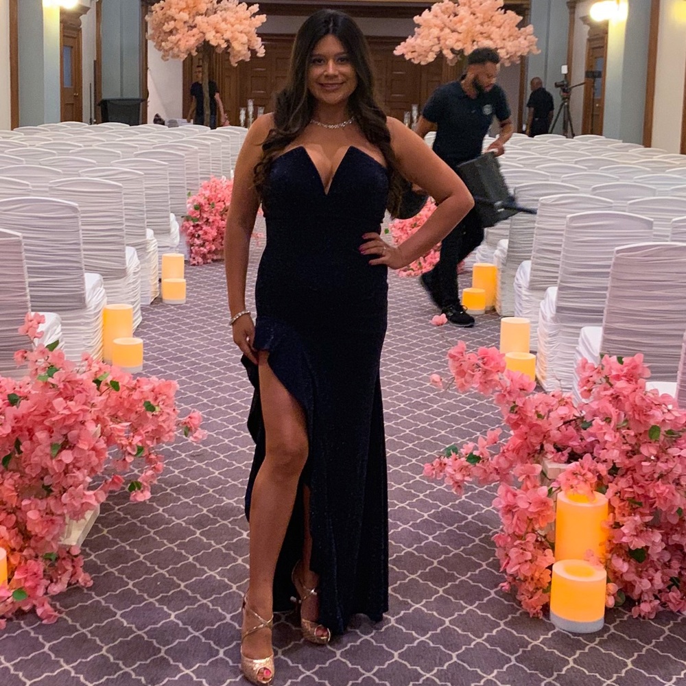 Gorgeous dress!!